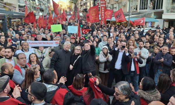 İzmir'de İmamoğlu protestosu... 